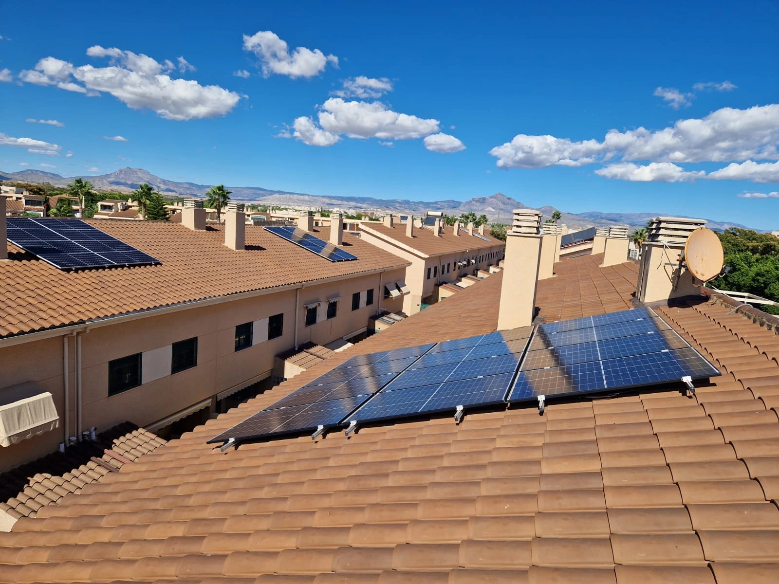 Inversor y sistema de monitorización